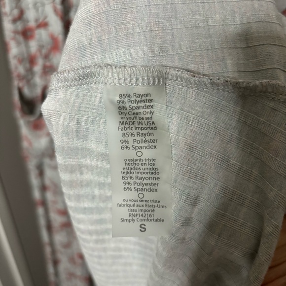 LuLaRoe S (6-8) Duster Cardigan Sarah Floral Gray Salmon Ribbed - Picture 8 of 12